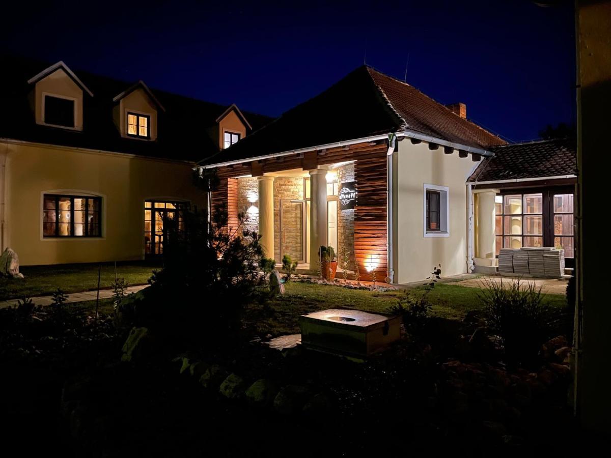 Hotel Veveri Veverska Bityska Екстериор снимка