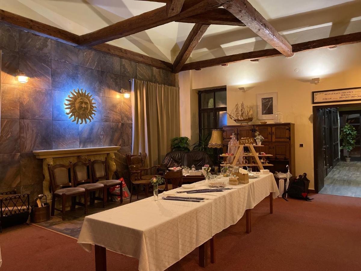 Hotel Veveri Veverska Bityska Екстериор снимка