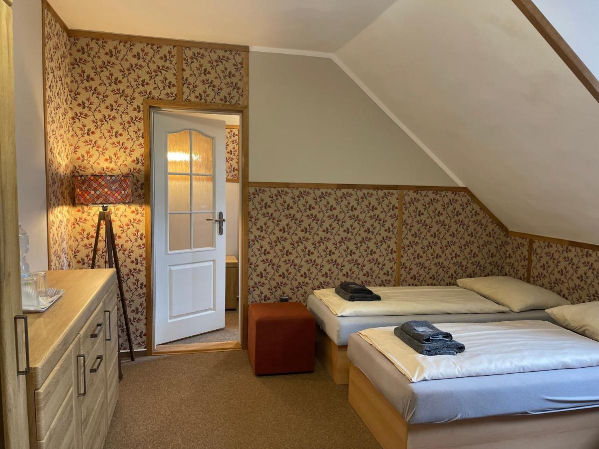 Hotel Veveri Veverska Bityska Екстериор снимка