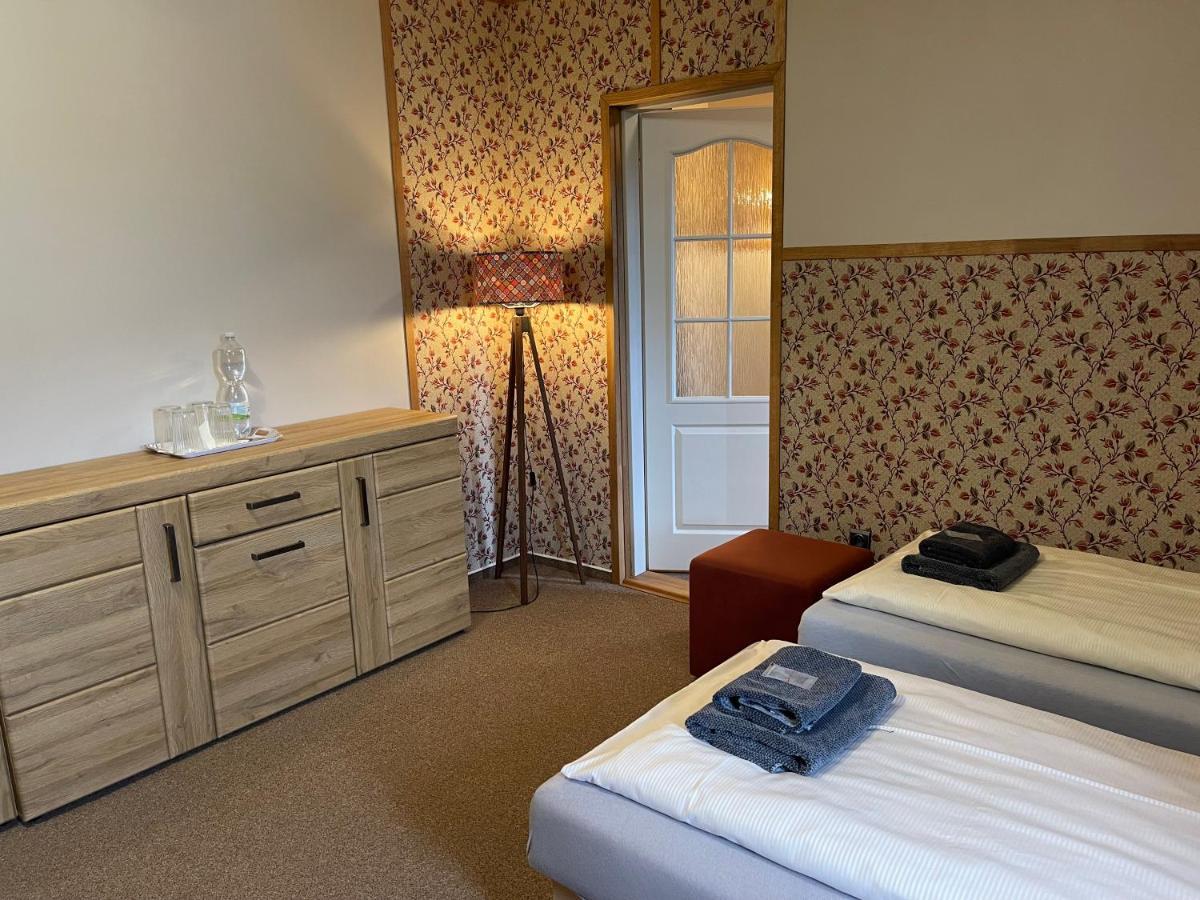 Hotel Veveri Veverska Bityska Екстериор снимка