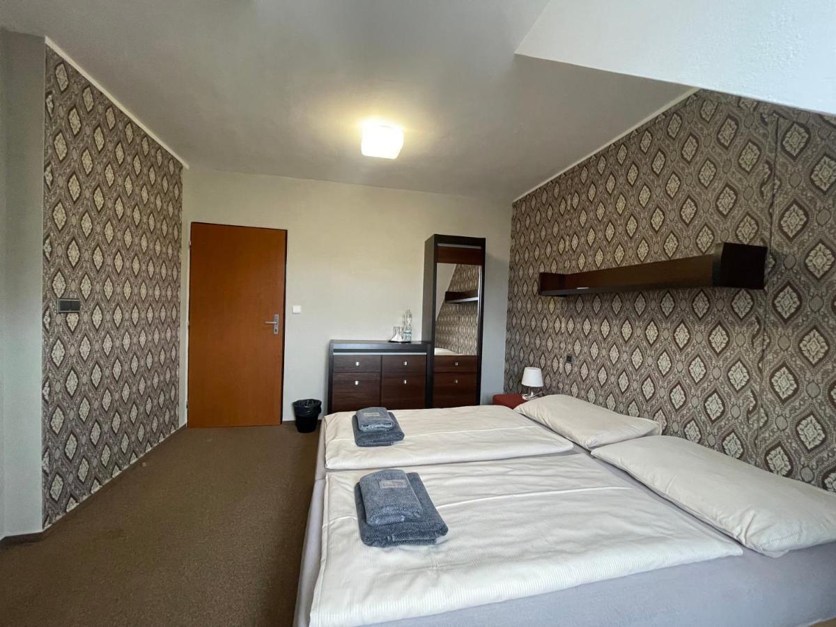 Hotel Veveri Veverska Bityska Екстериор снимка