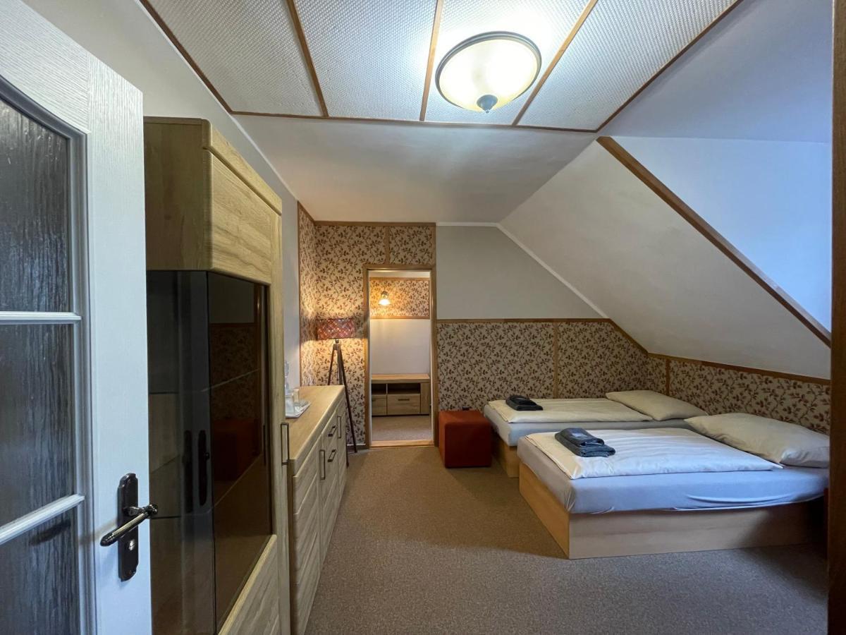 Hotel Veveri Veverska Bityska Екстериор снимка